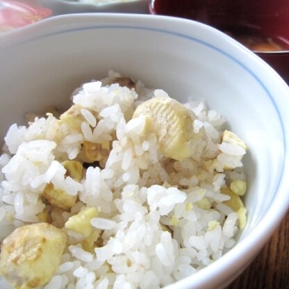 姪と甥が田んぼで拾ってきた栗で今季初の栗ご飯♪美味しくいただきました（●＾o＾●）